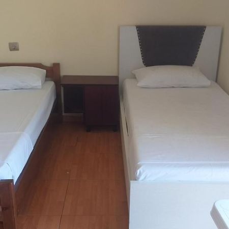 Holidays In Saranda Екстериор снимка